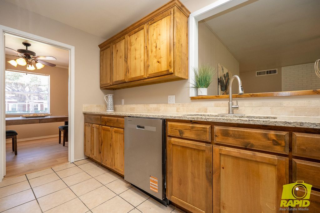 Image 12 of property listing at 2813 Oak Forest Drive, San Angelo, TX 76904