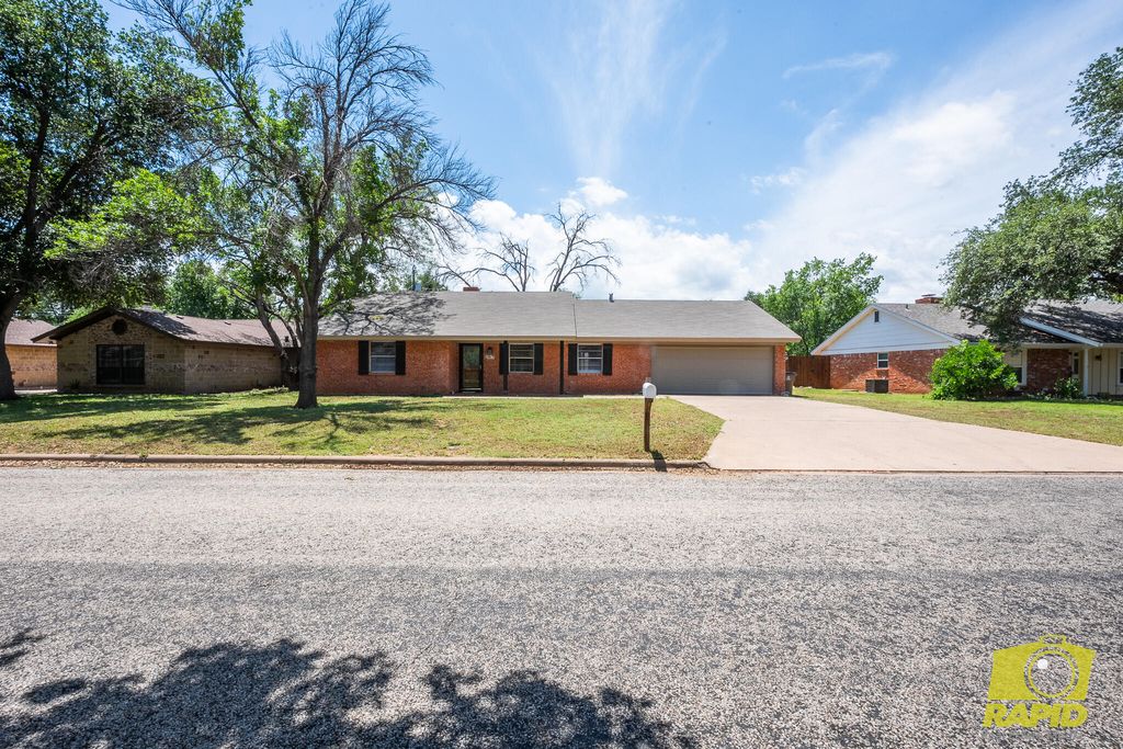 Image 2 of property listing at 2813 Oak Forest Drive, San Angelo, TX 76904