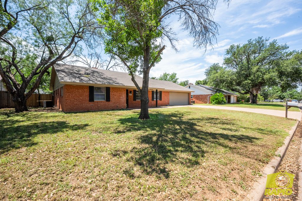 Image 3 of property listing at 2813 Oak Forest Drive, San Angelo, TX 76904