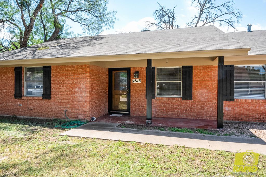 Image 5 of property listing at 2813 Oak Forest Drive, San Angelo, TX 76904