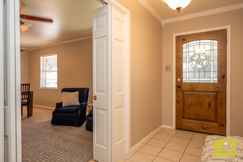 Image 6 of property listing at 2813 Oak Forest Drive, San Angelo, TX 76904