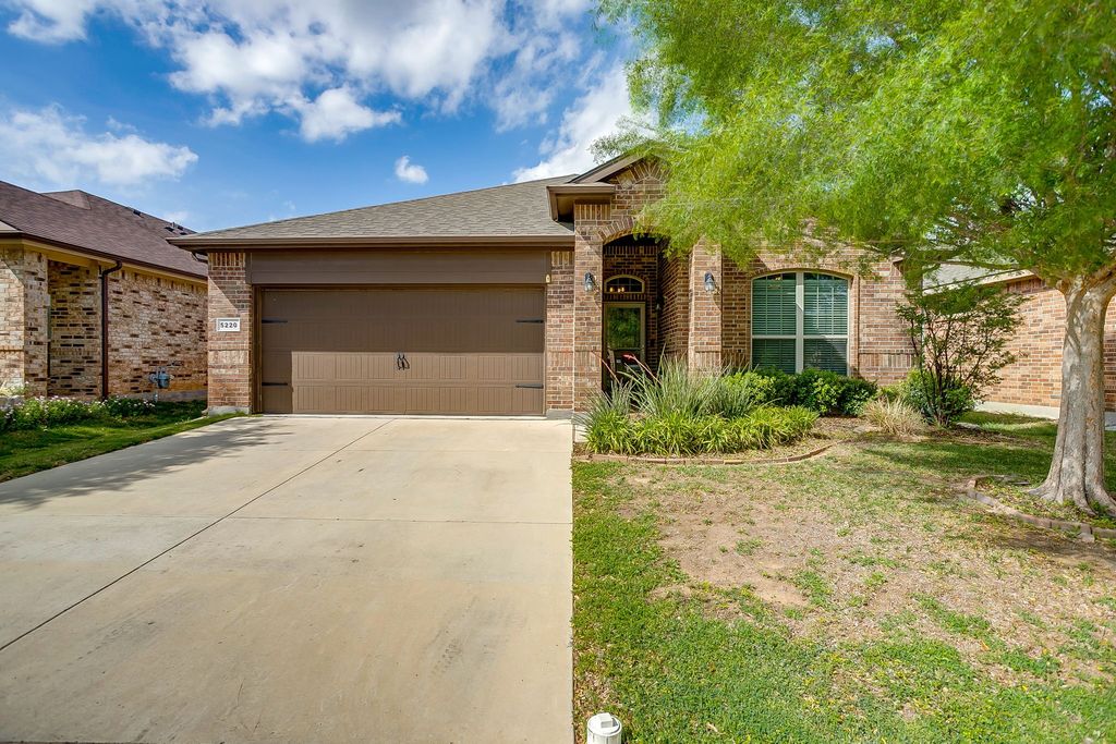 5220 Sugarcane Lane, Fort Worth, TX 76179