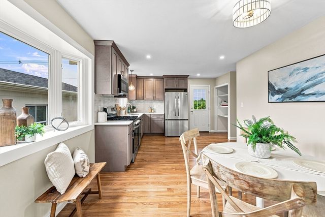 60 Sable Ave, Dartmouth, MA 02747