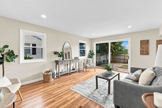 60 Sable Ave, Dartmouth, MA 02747