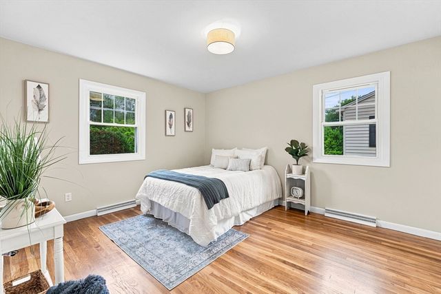 60 Sable Ave, Dartmouth, MA 02747