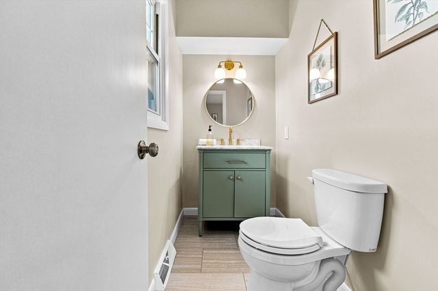 60 Sable Ave, Dartmouth, MA 02747