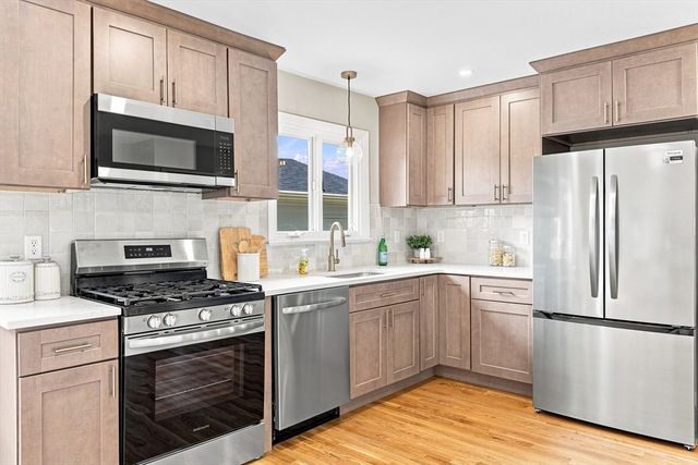 60 Sable Ave, Dartmouth, MA 02747