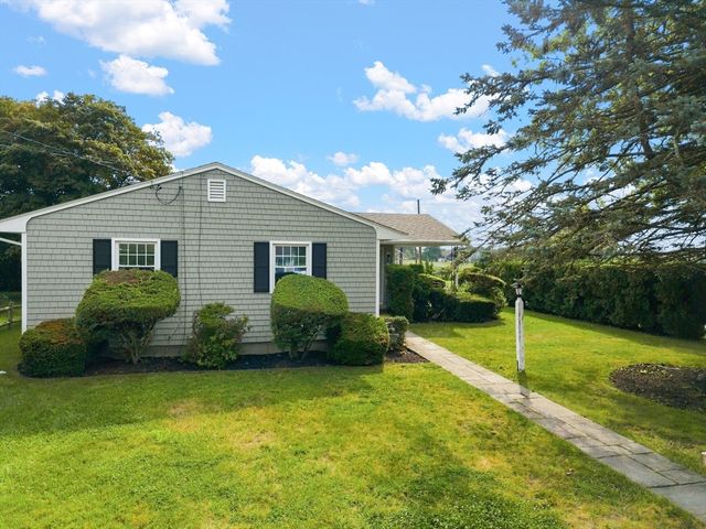 60 Sable Ave, Dartmouth, MA 02747