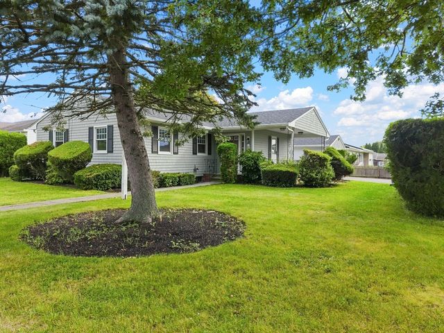 60 Sable Ave, Dartmouth, MA 02747
