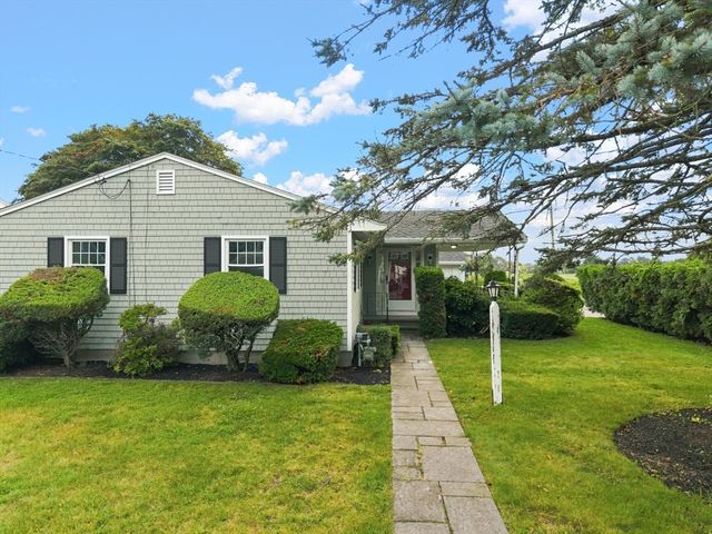 60 Sable Ave, Dartmouth, MA 02747