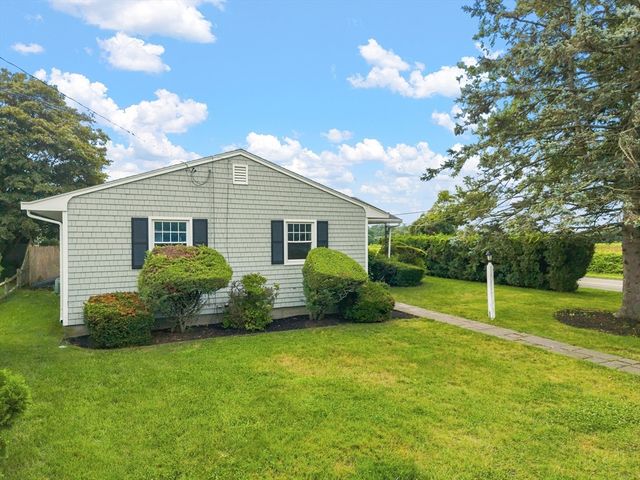 60 Sable Ave, Dartmouth, MA 02747