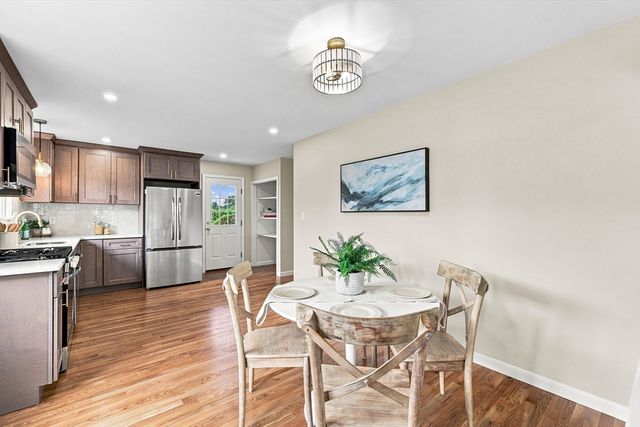 60 Sable Ave, Dartmouth, MA 02747