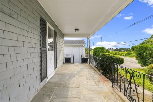 60 Sable Ave, Dartmouth, MA 02747