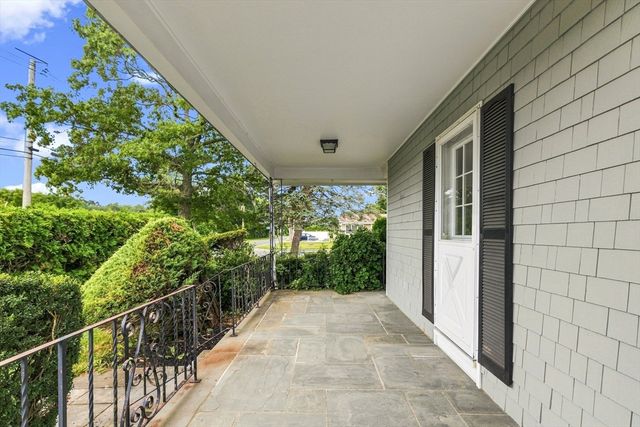 60 Sable Ave, Dartmouth, MA 02747