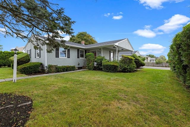 60 Sable Ave, Dartmouth, MA 02747