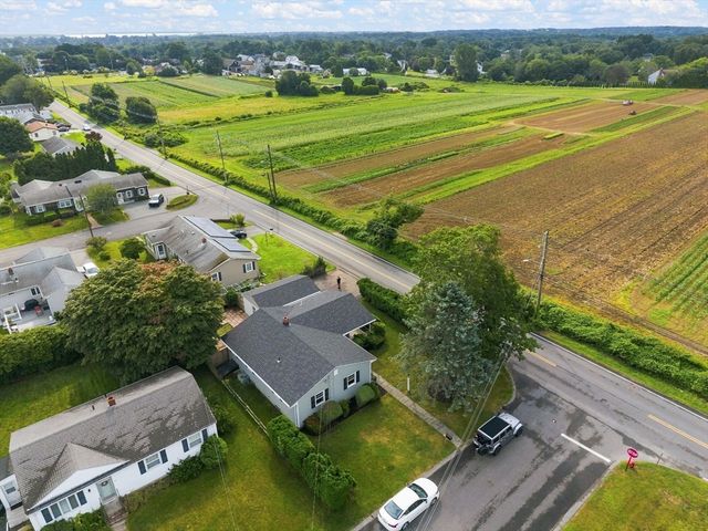 60 Sable Ave, Dartmouth, MA 02747