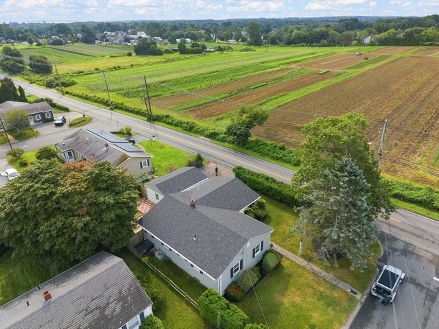 60 Sable Ave, Dartmouth, MA 02747