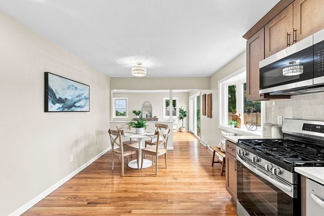 60 Sable Ave, Dartmouth, MA 02747