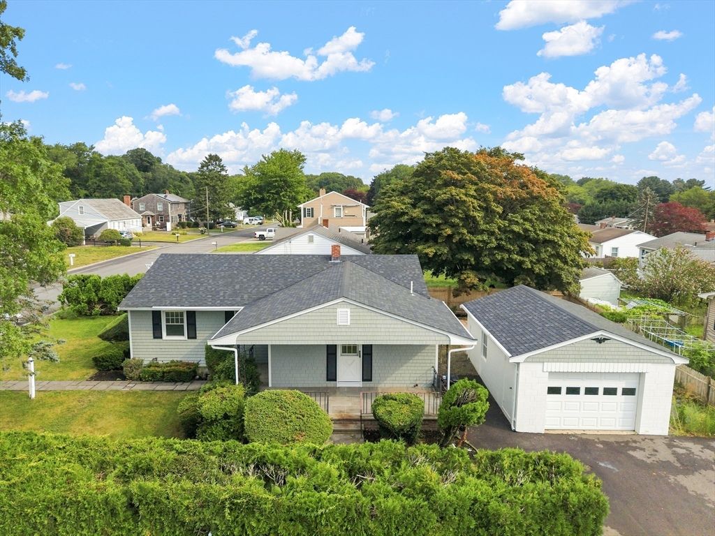 60 Sable Ave, Dartmouth, MA 02747
