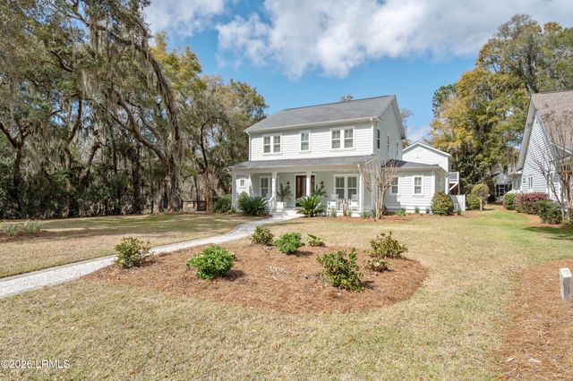 18 Carter Oaks Drive, Lady's Island, SC 29907