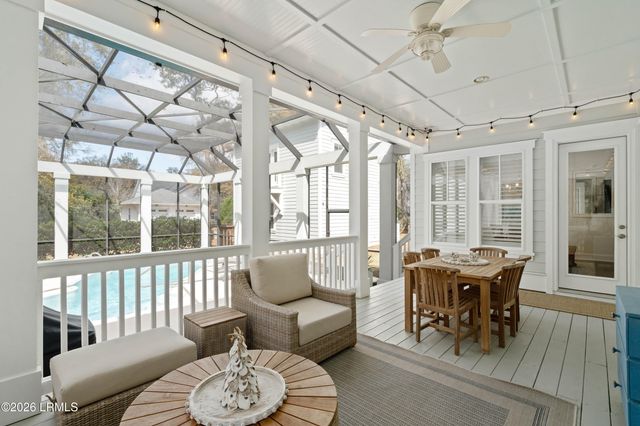 18 Carter Oaks Drive, Lady's Island, SC 29907