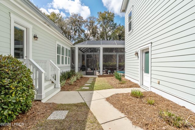 18 Carter Oaks Drive, Lady's Island, SC 29907