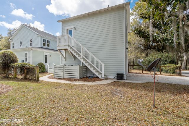 18 Carter Oaks Drive, Lady's Island, SC 29907