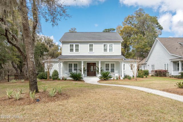18 Carter Oaks Drive, Lady's Island, SC 29907