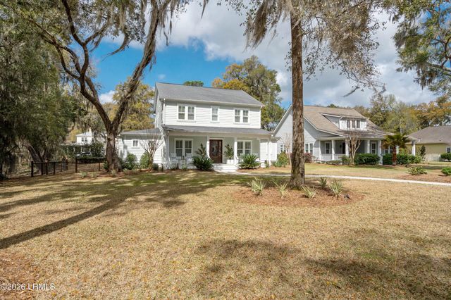 18 Carter Oaks Drive, Lady's Island, SC 29907