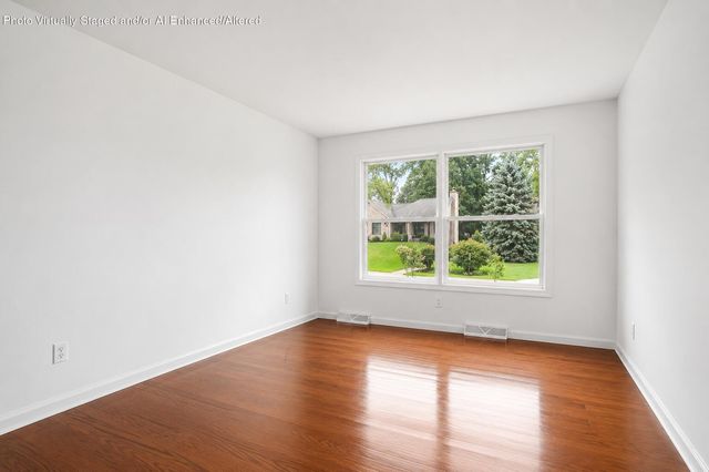 456 Roxbury Road, Valparaiso, IN 46385