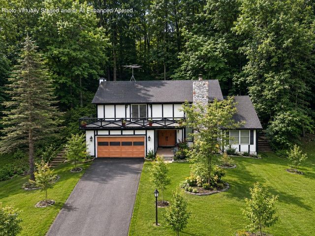456 Roxbury Road, Valparaiso, IN 46385