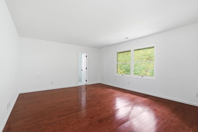 456 Roxbury Road, Valparaiso, IN 46385