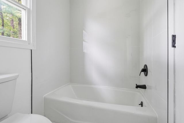 456 Roxbury Road, Valparaiso, IN 46385