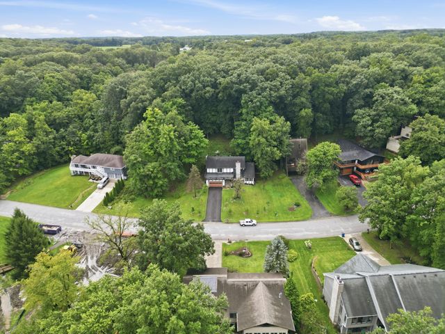 456 Roxbury Road, Valparaiso, IN 46385