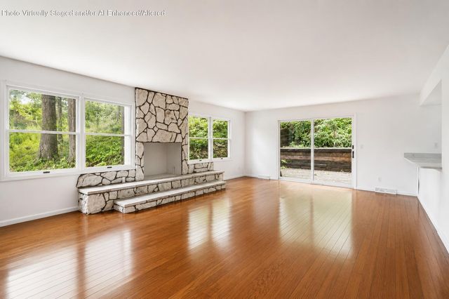 456 Roxbury Road, Valparaiso, IN 46385