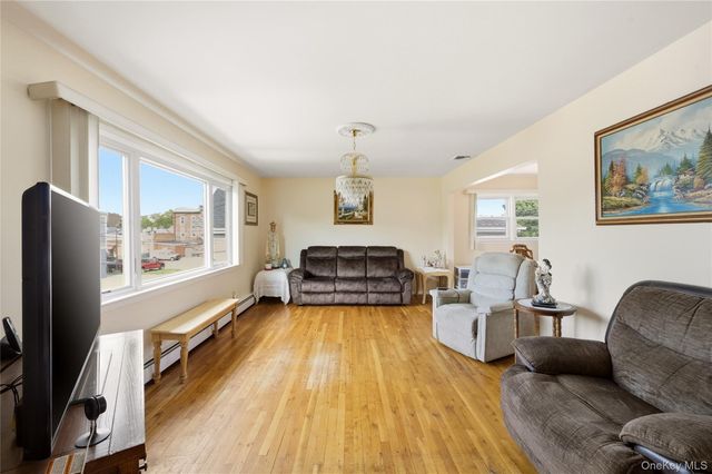 234 Winthrop Avenue, Westbury, NY 11590