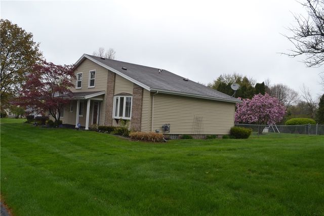 86 Everwild Lane, Greece, NY 14616