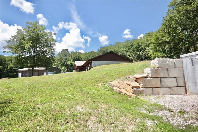 9170 E Highway, Camden Point, MO 64018