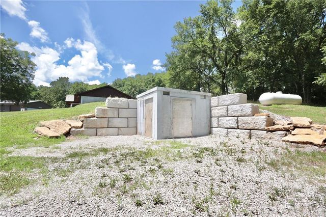 9170 E Highway, Camden Point, MO 64018