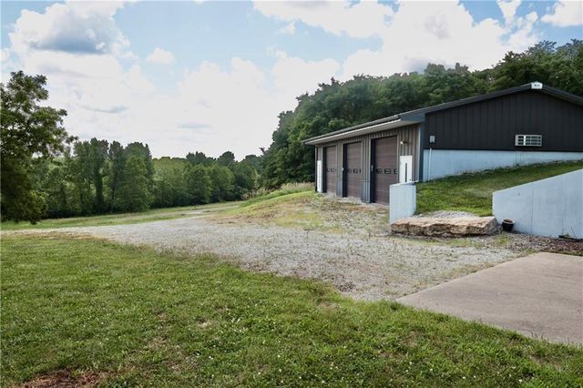 9170 E Highway, Camden Point, MO 64018