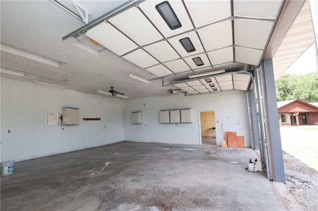 9170 E Highway, Camden Point, MO 64018