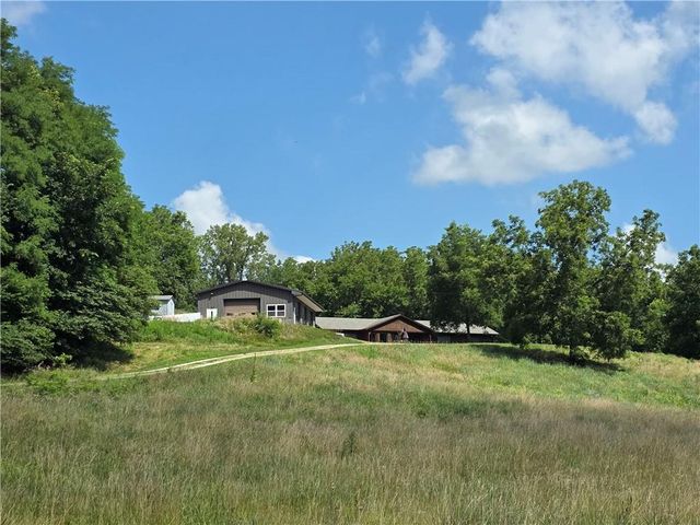 9170 E Highway, Camden Point, MO 64018