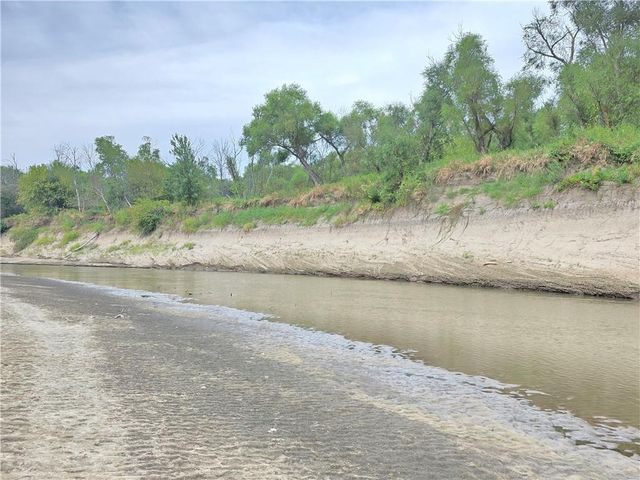 9170 E Highway, Camden Point, MO 64018