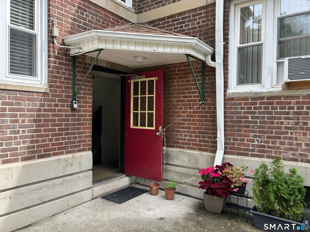 335 North Bishop Avenue 12, Bridgeport, CT 06610