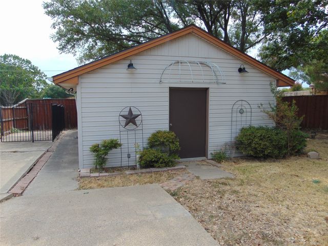 1110 Meandering Way, Mesquite, TX 75150