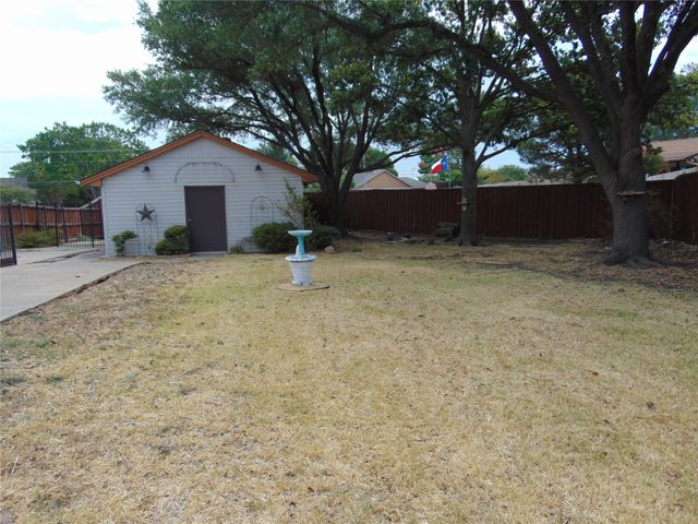 1110 Meandering Way, Mesquite, TX 75150