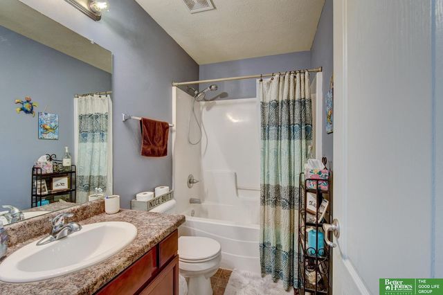 7814 S 72 Avenue Circle, La Vista, NE 68128