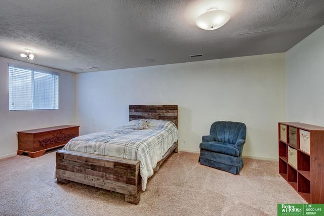 7814 S 72 Avenue Circle, La Vista, NE 68128