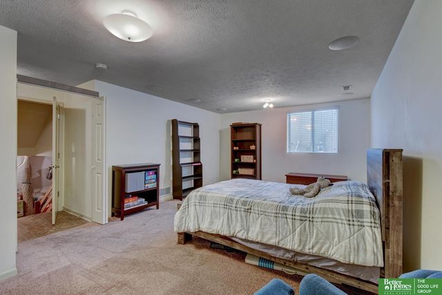 7814 S 72 Avenue Circle, La Vista, NE 68128