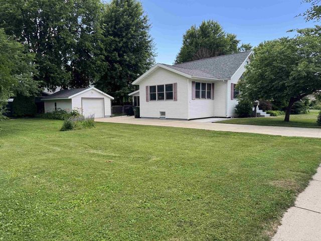 359 6th Street, Prairie Du Sac, WI 53578